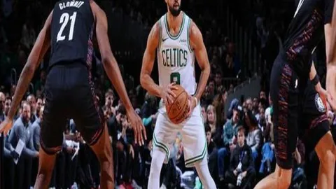 [中国女足超级联赛揭幕战火热开启，首场比赛爆满观战]