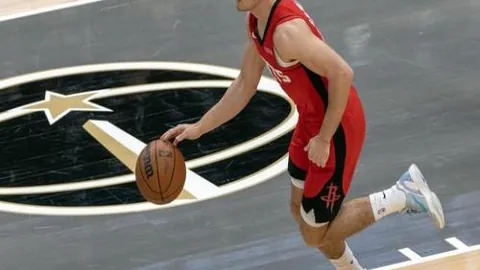 莫德裏奇在皇馬效力時穿過的球衣編號