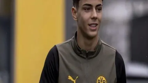 斯诺克赛事16强诞生：5-4惊险对决，80后双雄对决，中国选手击败世界冠军晋级！