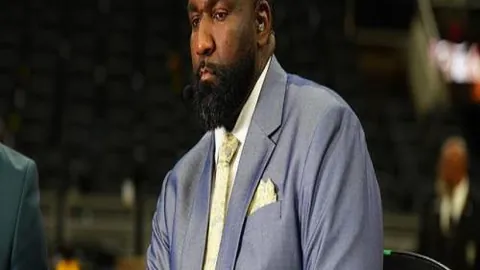 铜梁龙战新鹏城半场平，周定洋错失机会，本科维奇染红